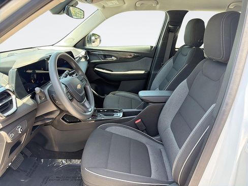 Used 2025 Chevrolet TrailBlazer LS FWD image 20