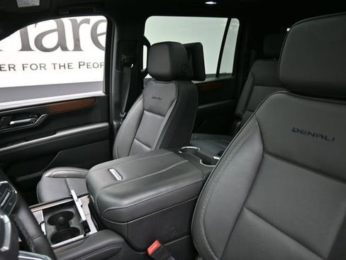Used 2025 GMC Yukon XL Denali w/ Denali Reserve Package AWD/4WD image 16