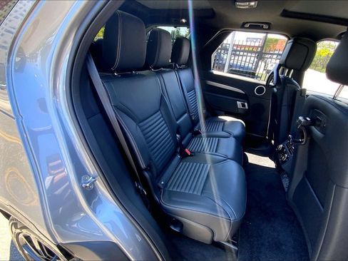 Certified 2025 Land Rover Discovery Dynamic SE AWD/4WD image 18