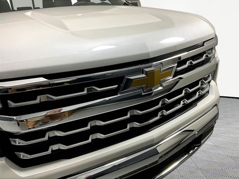 Used 2022 Chevrolet Silverado 1500 LTZ w/ LTZ Premium Package AWD/4WD image 34