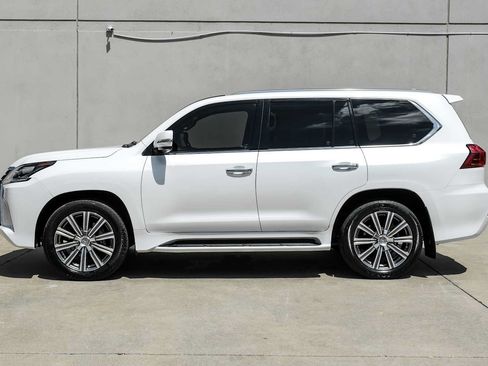 Used 2017 Lexus LX 570 4WD w/ Luxury Package image 14