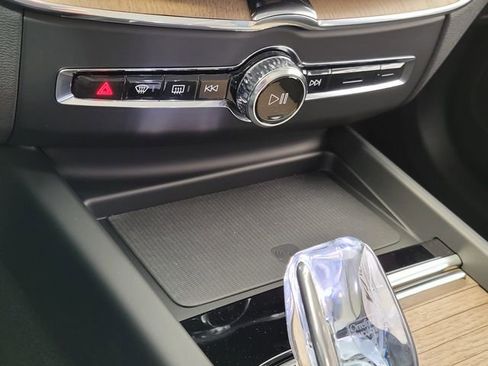 New 2026 Volvo XC60 B5 Plus w/ Protection Package Premier image 18