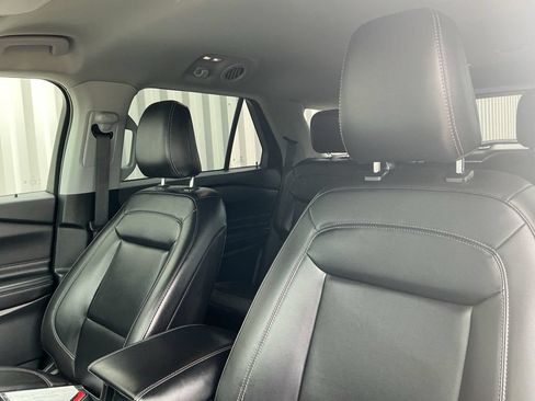 Used 2022 Ford Explorer XLT w/ Equipment Group 202A AWD/4WD image 10