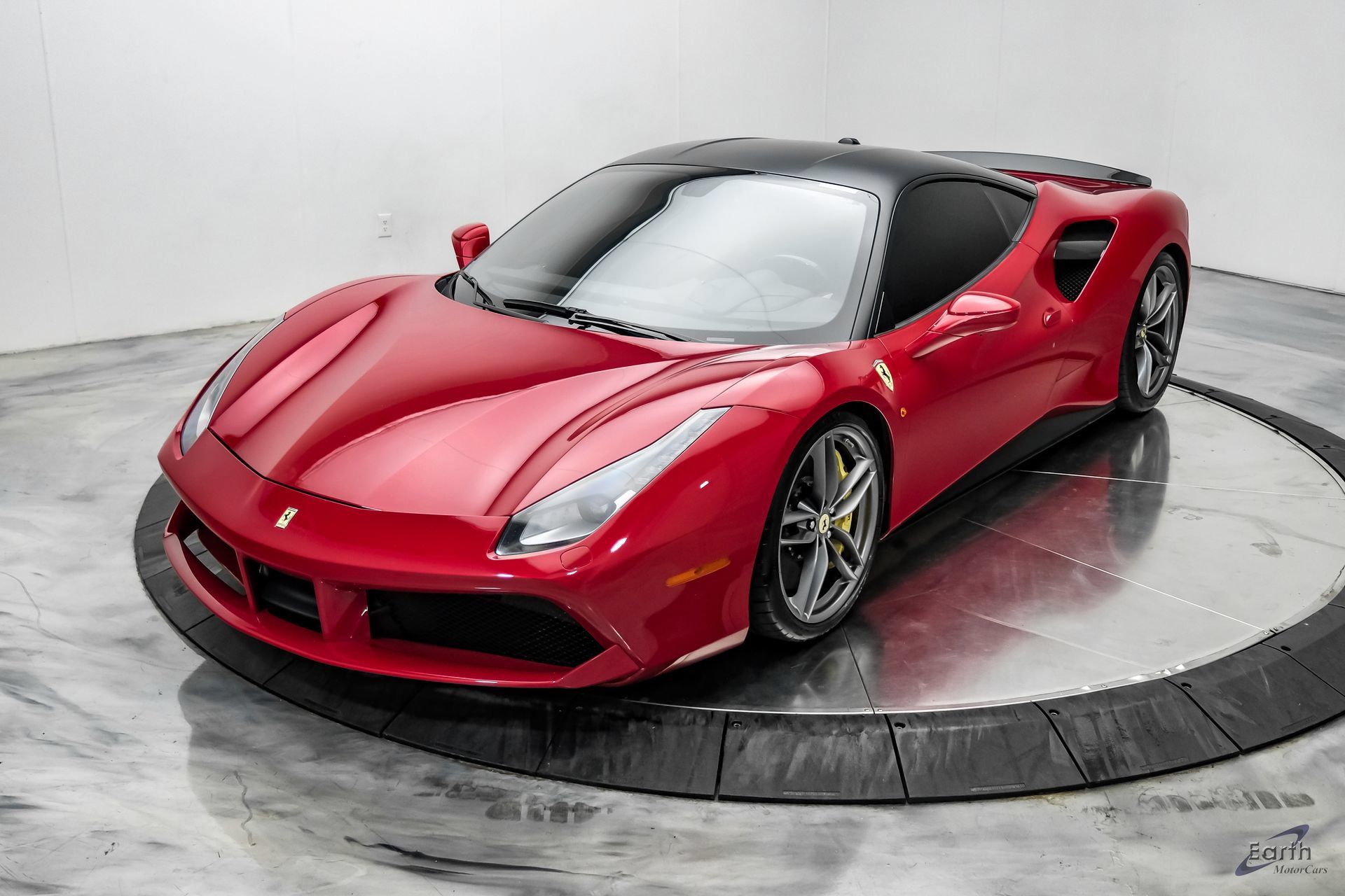 Used 2017 Ferrari 488 GTB RWD image 7