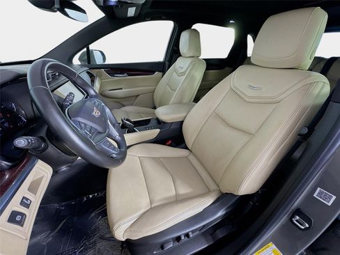 Used 2018 Cadillac XT5 Luxury w/ Driver Awareness Package AWD/4WD image 12