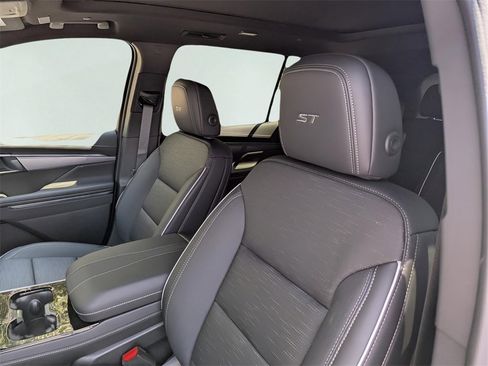 New 2026 Buick Enclave Sport Touring w/ Super Cruise Package image 8