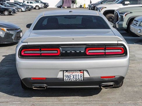 Used 2019 Dodge Challenger SXT image 8