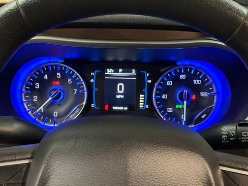 Used 2017 Chrysler Pacifica Touring image 38