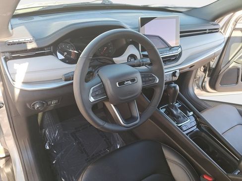 Certified 2025 Jeep Compass Limited AWD/4WD image 16