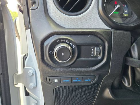 Used 2024 Jeep Wrangler Unlimited AWD/4WD image 16