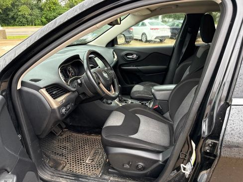 Used 2014 Jeep Cherokee Latitude w/ Comfort/Convenience Group AWD/4WD image 13