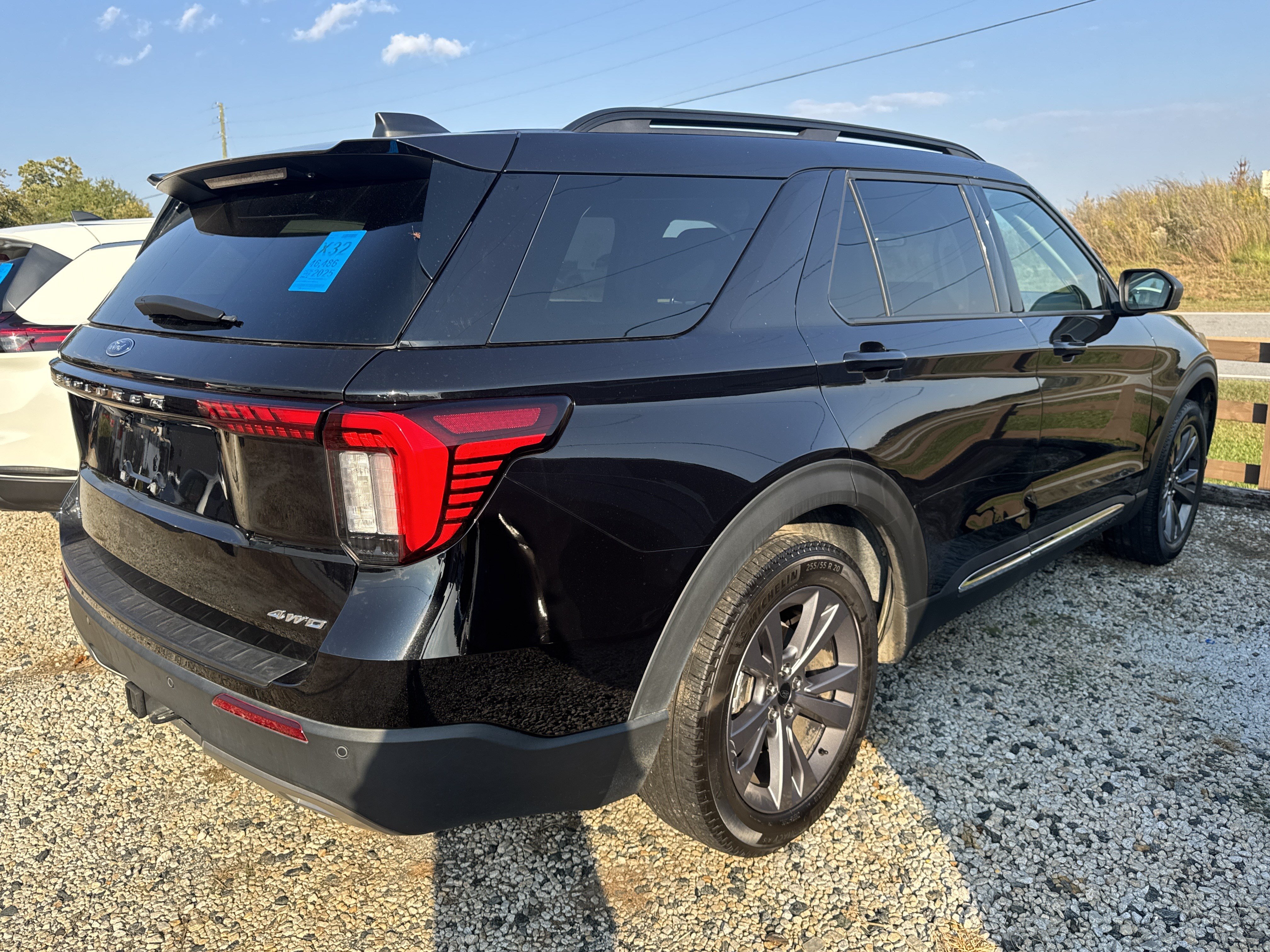 Used 2025 Ford Explorer Active w/ Active Comfort Package AWD/4WD image 4