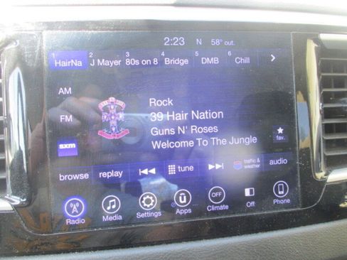 Used 2017 Chrysler Pacifica Touring FWD image 35