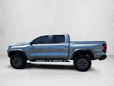 Used 2025 Chevrolet Colorado ZR2 w/ Technology Package AWD/4WD image 9