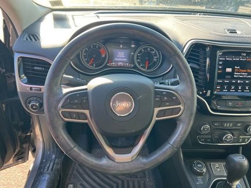 Used 2019 Jeep Cherokee Limited AWD/4WD image 16