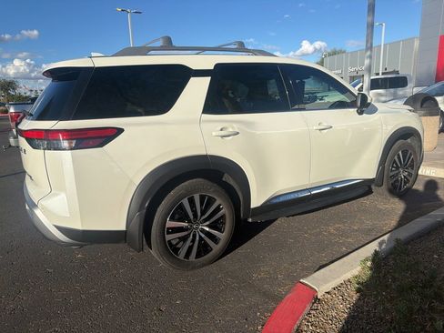 Certified 2023 Nissan Pathfinder Platinum image 4