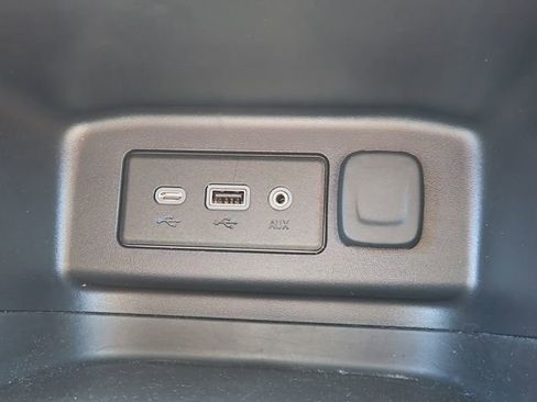 Used 2023 Chevrolet Equinox LS w/ LS Convenience Package FWD image 25