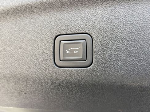 Used 2023 Chevrolet Tahoe Premier AWD/4WD image 23