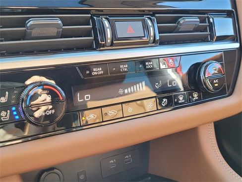 Certified 2025 Nissan Pathfinder Platinum w/ Cargo Package image 20