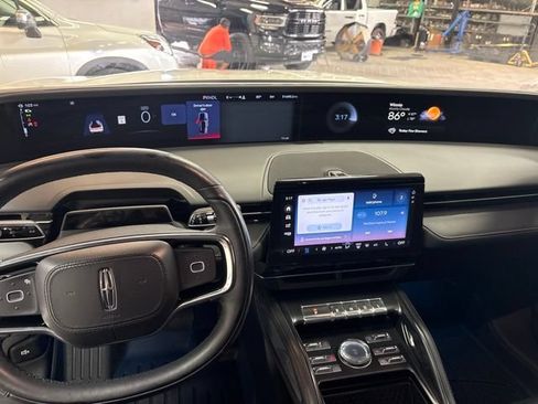 Used 2024 Lincoln Nautilus Reserve w/ Equipment Group 203A AWD/4WD image 23