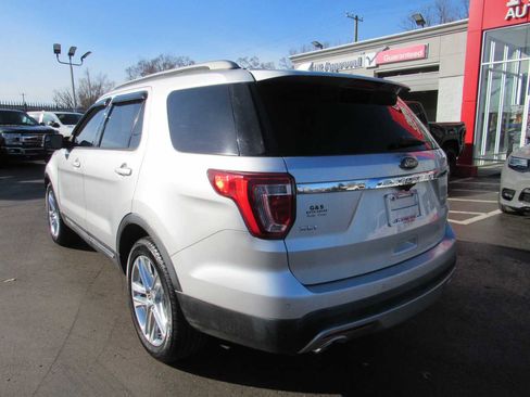 Used 2016 Ford Explorer XLT w/ Equipment Group 202A image 7