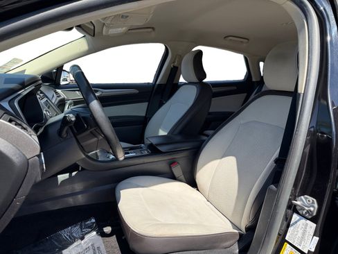 Used 2019 Ford Fusion SE w/ Equipment Group 151A image 9