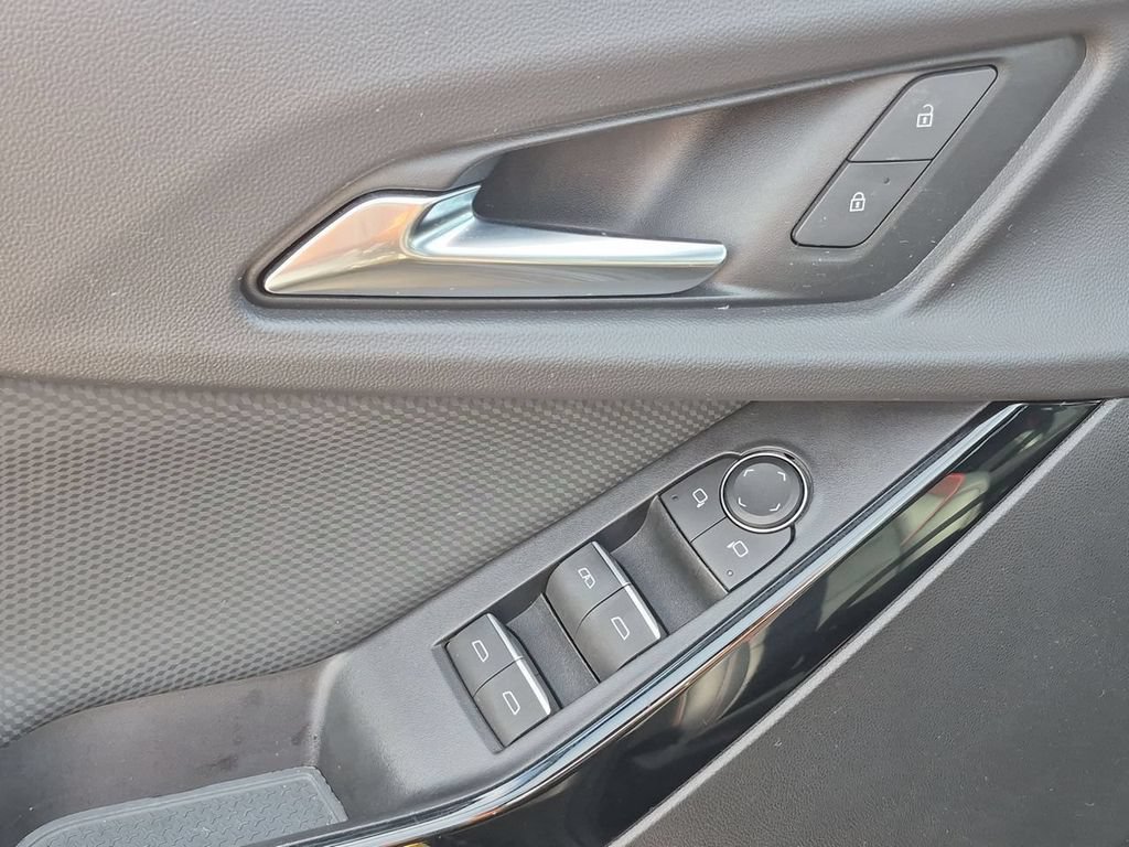 Used 2025 Chevrolet Equinox RS w/ Safety and Technology Package FWD image 24
