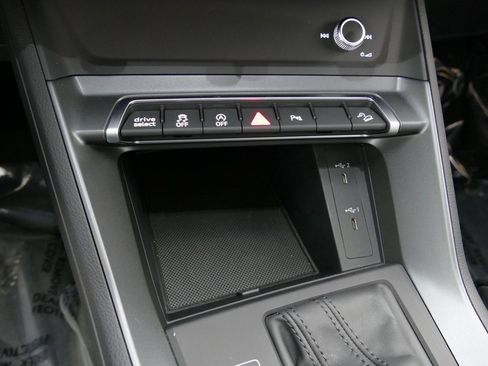 Certified 2025 Audi Q3 2.0T Premium w/ Black Optic Sport Package image 20