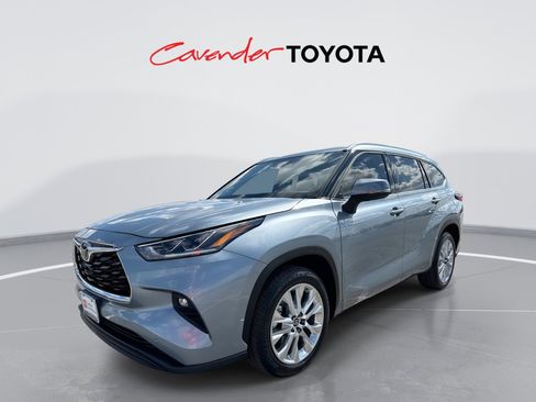Used 2023 Toyota Highlander Limited image 1