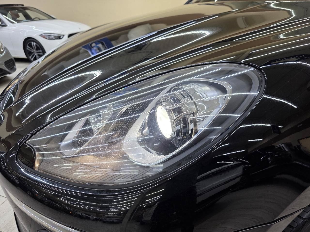 Used 2018 Porsche Macan AWD/4WD image 10