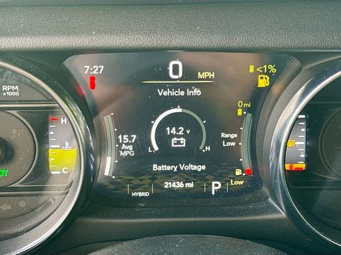 Used 2023 Jeep Wrangler Unlimited Sahara AWD/4WD image 13