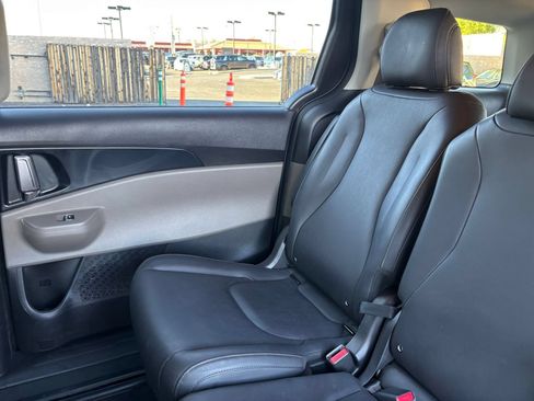 Used 2026 Kia Carnival FWD image 42