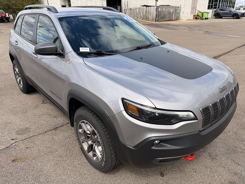 Used 2020 Jeep Cherokee Trailhawk w/ Cold Weather Group AWD/4WD image 1