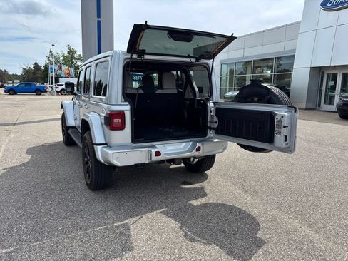Used 2023 Jeep Wrangler Unlimited Sahara AWD/4WD image 17