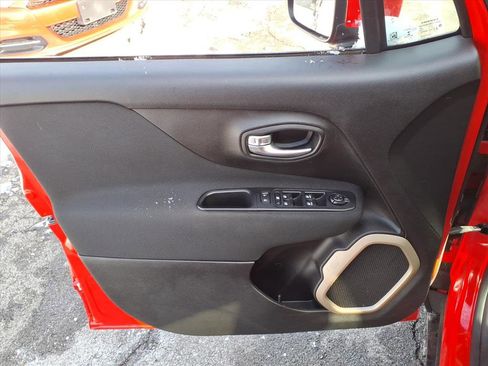 Used 2016 Jeep Renegade Latitude w/ Popular Equipment Group image 11