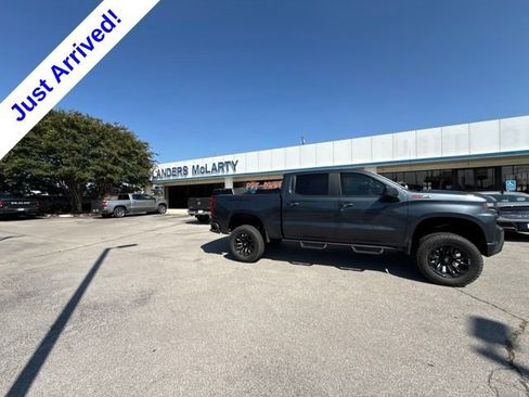 Used 2021 Chevrolet Silverado 1500 RST w/ Z71 Off-Road Package AWD/4WD image 4