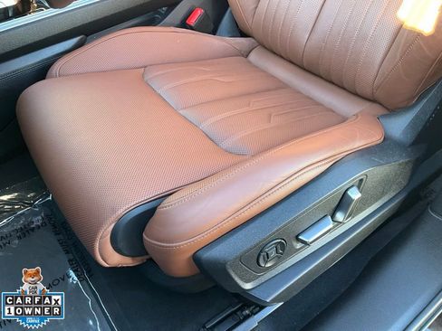 Used 2019 Audi e-tron Prestige w/ Prestige Package image 17