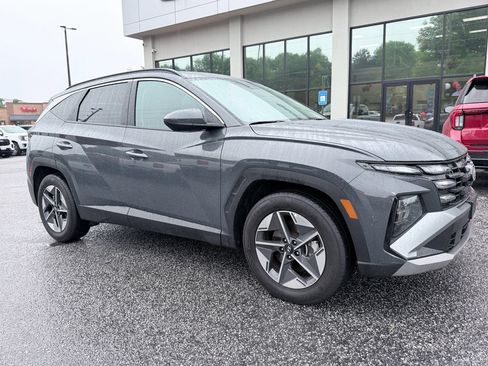 Used 2025 Hyundai Tucson SEL FWD image 2