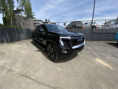 Used 2025 GMC Sierra EV Denali AWD/4WD image 8