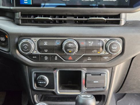 Used 2024 Jeep Wrangler Sport AWD/4WD image 17
