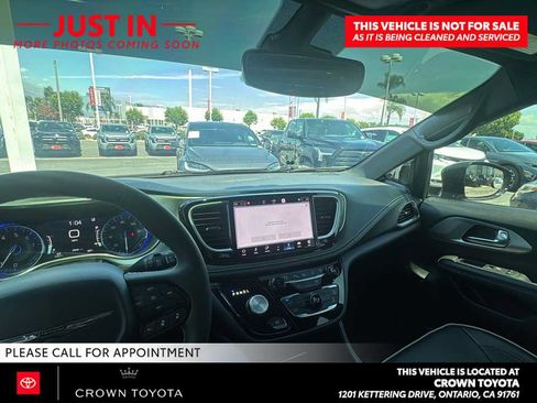 Used 2023 Chrysler Pacifica Limited w/ S Appearance Package AWD/4WD image 9