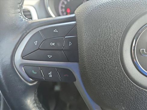 Used 2018 Jeep Grand Cherokee Laredo image 17