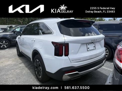 Certified 2025 Kia Sorento S w/ Panoramic Sunroof Package FWD image 8