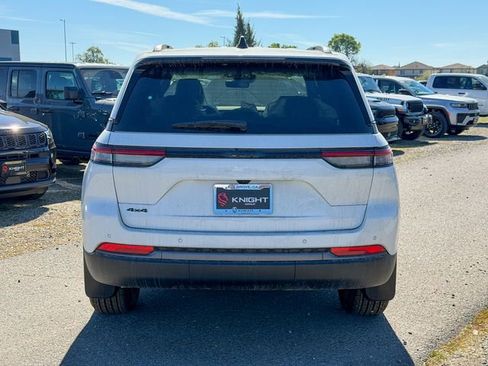 New 2026 Jeep Grand Cherokee Altitude AWD/4WD image 7