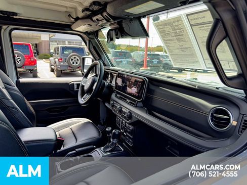 Used 2024 Jeep Wrangler Unlimited Sahara w/ Technology Group AWD/4WD image 23