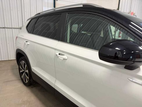 Certified 2023 Volkswagen Taos SE FWD image 11