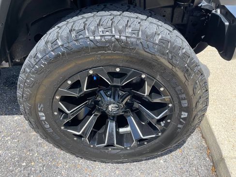 Used 2020 Jeep Wrangler Unlimited Sahara AWD/4WD image 12
