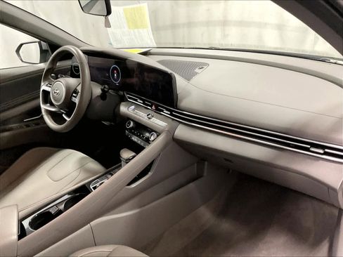 Used 2023 Hyundai Elantra SEL w/ Convenience Package image 14