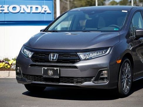 New 2026 Honda Odyssey Touring image 2
