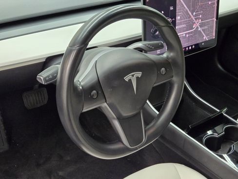 Used 2018 Tesla Model 3 Long Range RWD image 14